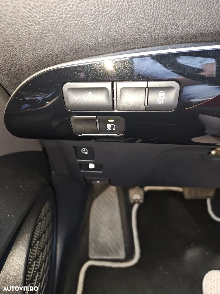 Toyota Prius 1.8 HSD Exclusive - 7