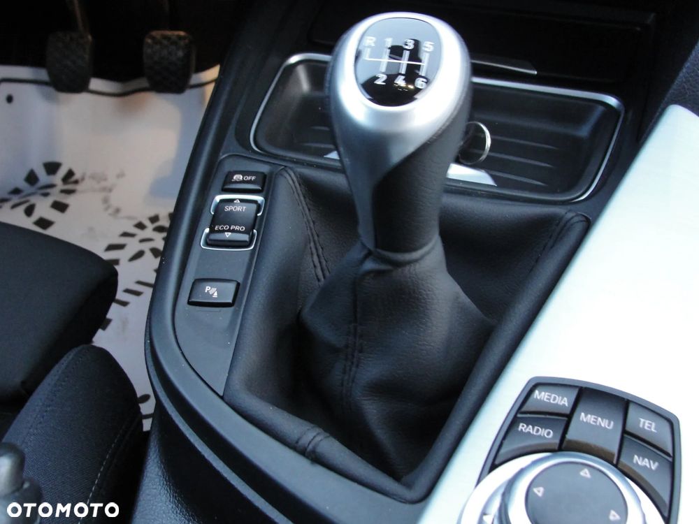 BMW Seria 3 318d Blue Performance Sport Line - 26