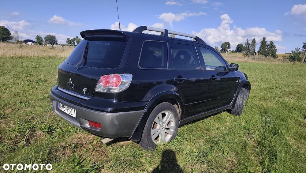 Mitsubishi Outlander - 2