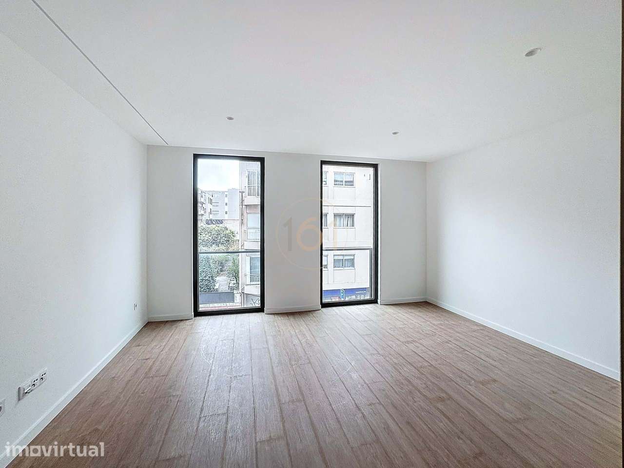Apartamento T1 na zona da Constituição com duas frentes para arrendame - Grande imagem: 3/20