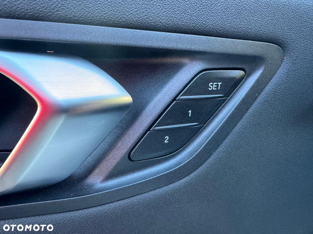 BMW Seria 1 120d Edition Colorvision - 24