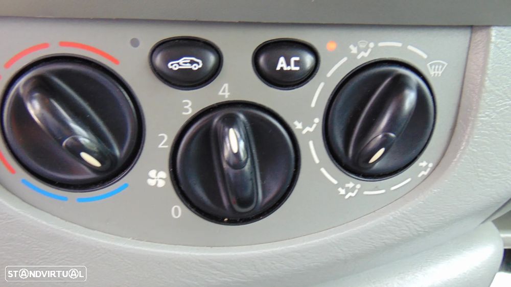 Opel VIVARO 2.5 CDTI - 10