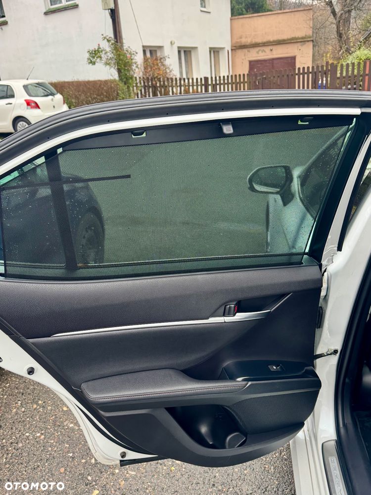 Toyota Camry Executive - 11