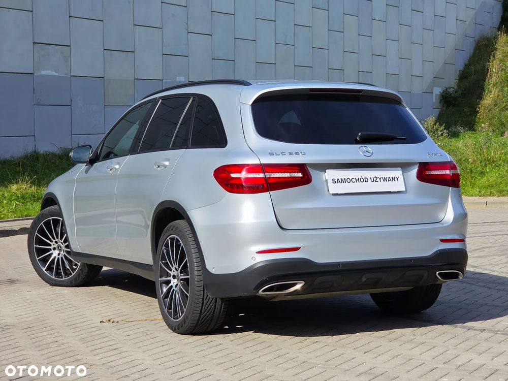 Mercedes-Benz GLC 250 4Matic 9G-TRONIC AMG Line - 5