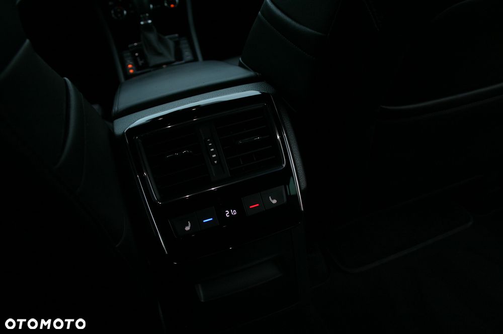 Skoda Superb 2.0 TDI 4x4 L&K DSG - 17