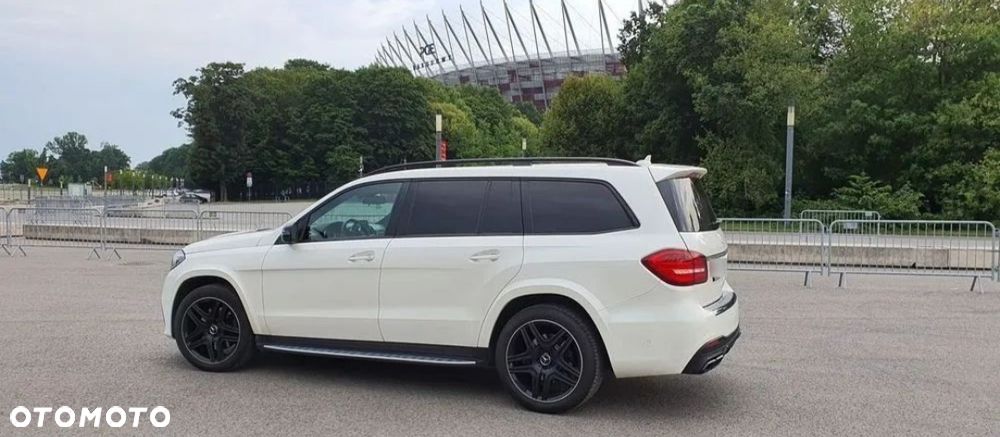 Mercedes-Benz GLS - 12