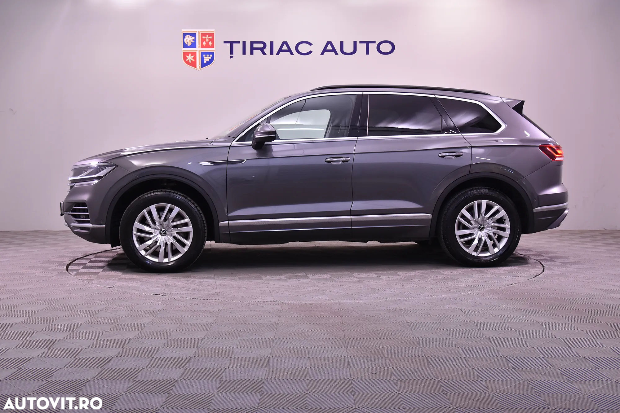 Volkswagen Touareg - 2