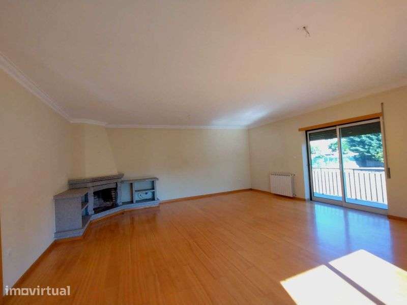 Moradia Isolada T5, 5 WC´s, Aquecimento Central, Viseu - Grande imagem: 2/12