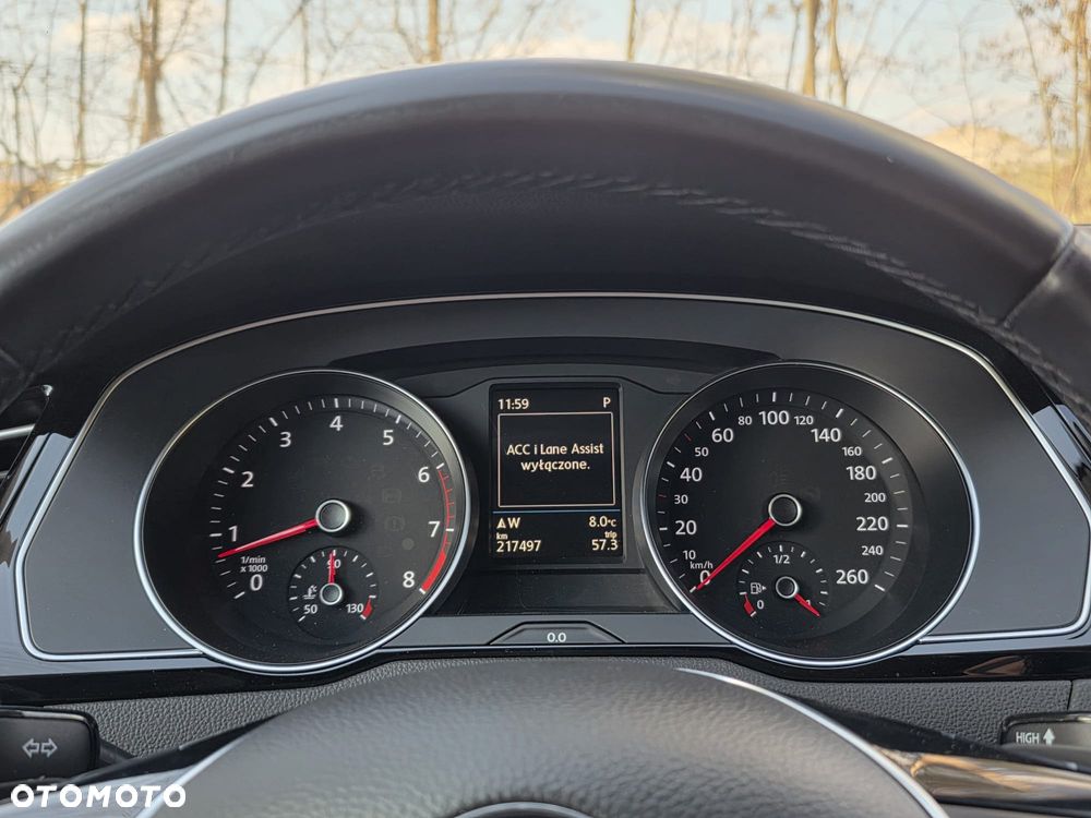 Volkswagen Passat - 11