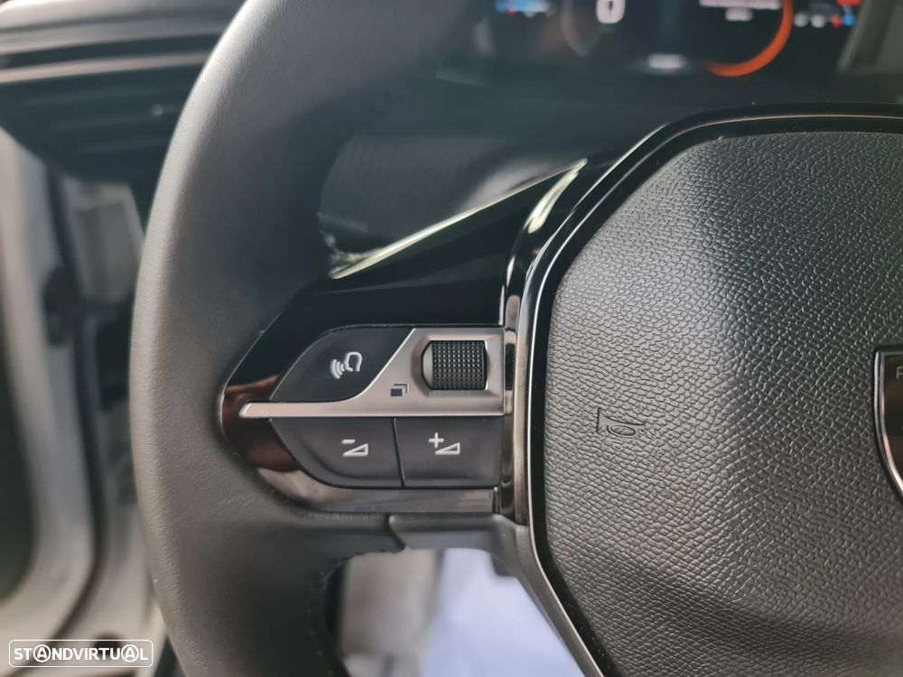 Peugeot 2008 1.2 PureTech Allure Pack — fotografia 17