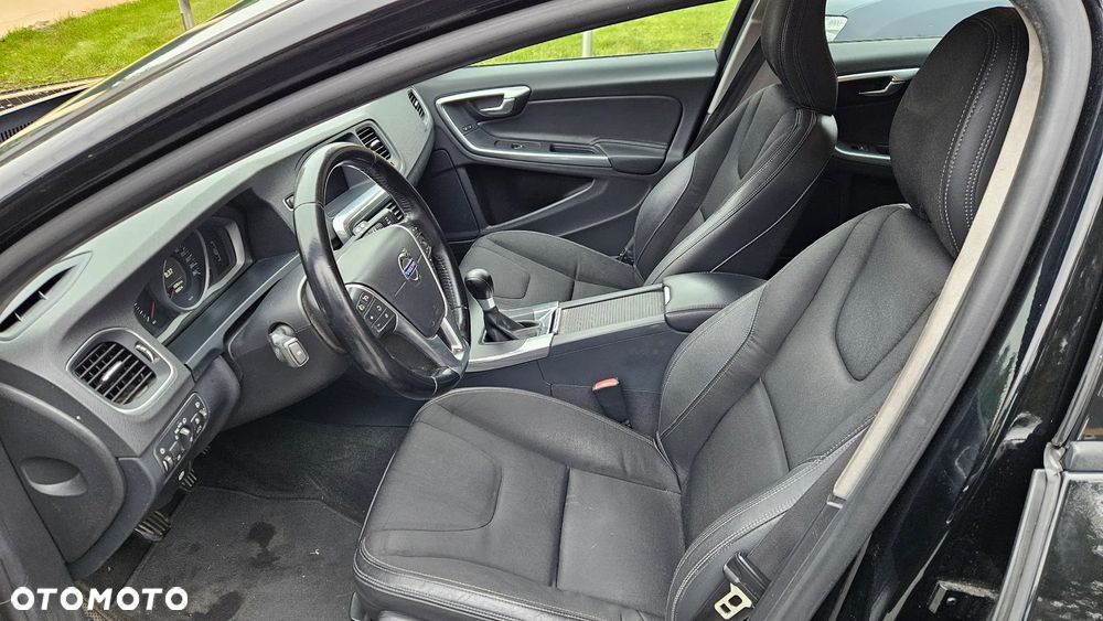 Volvo V60 D2 Momentum - 20