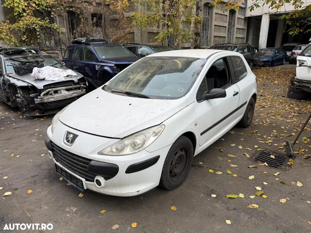 Dezmembrez Peugeot 307 facelift coupe alb 1,6 HDI 2007 - 5