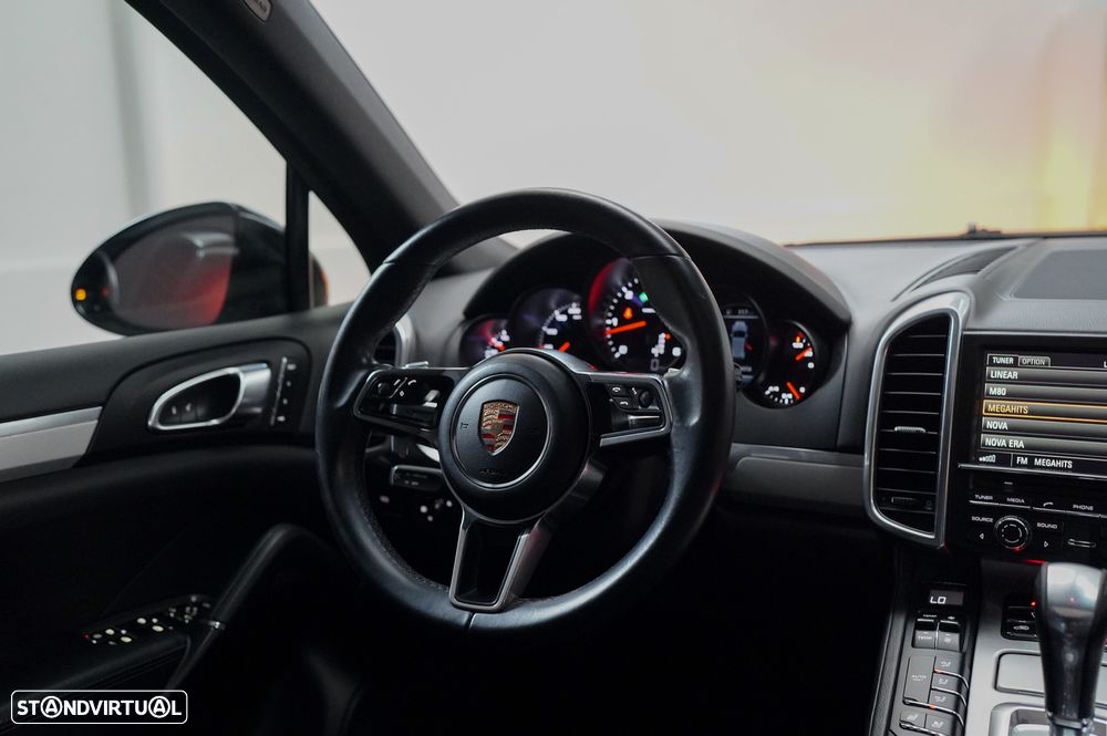 Porsche Cayenne - 18