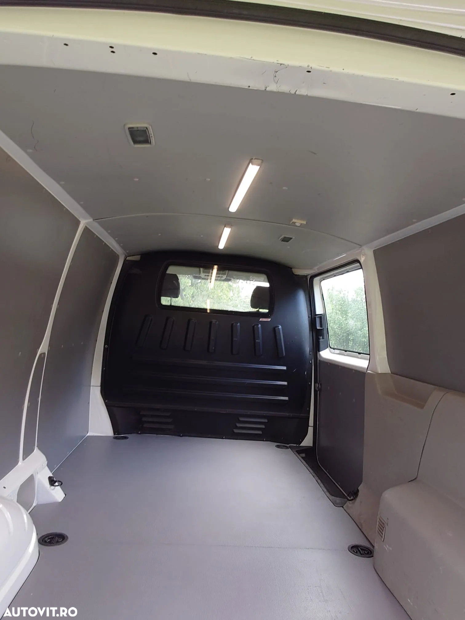 Volkswagen Transporter - 14