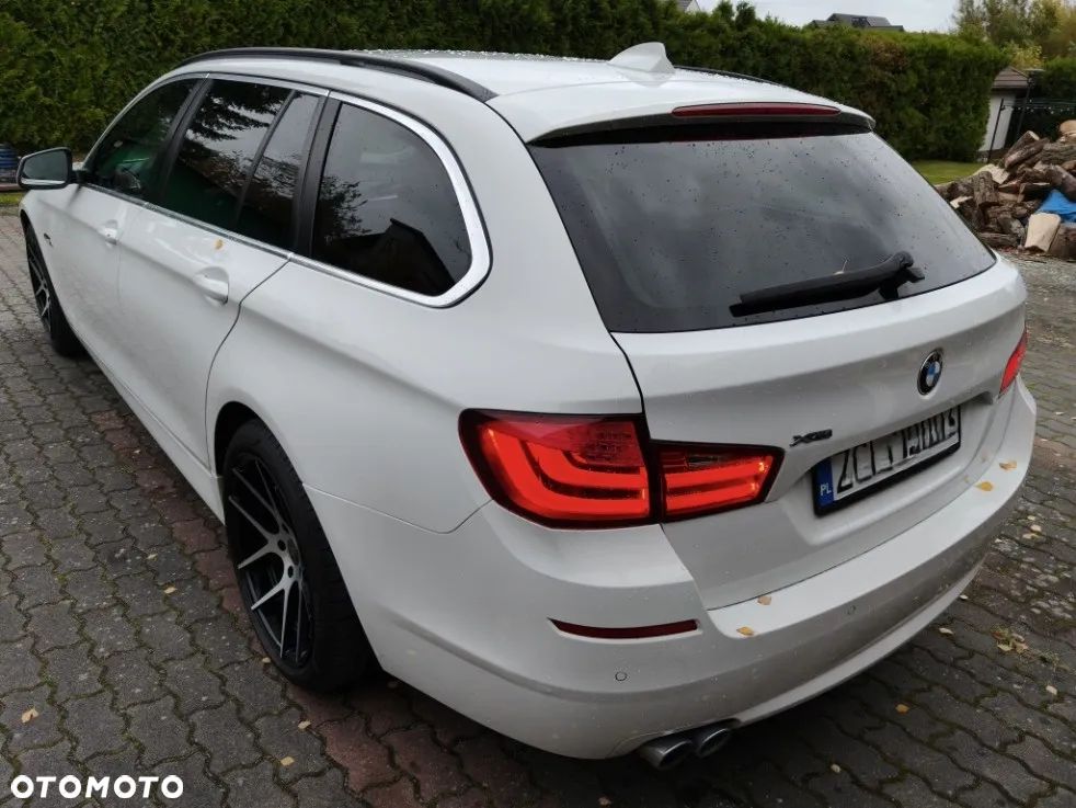 BMW Seria 5 525d xDrive - 14