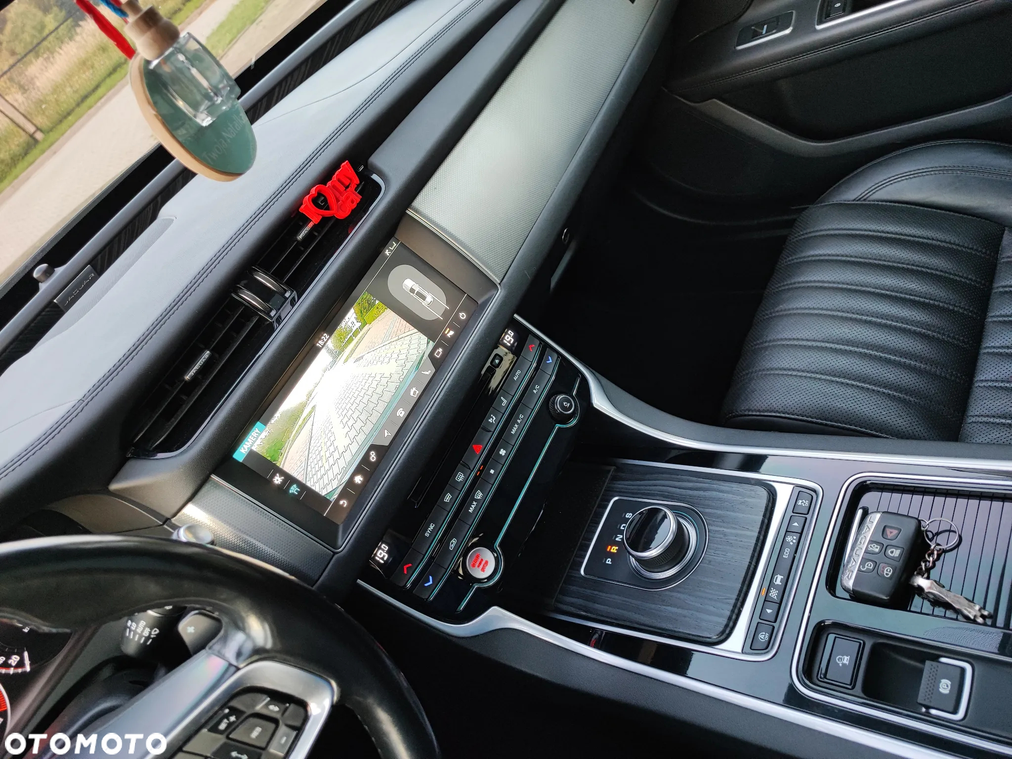 Jaguar XF 30d Sportbrake Portfolio - 25