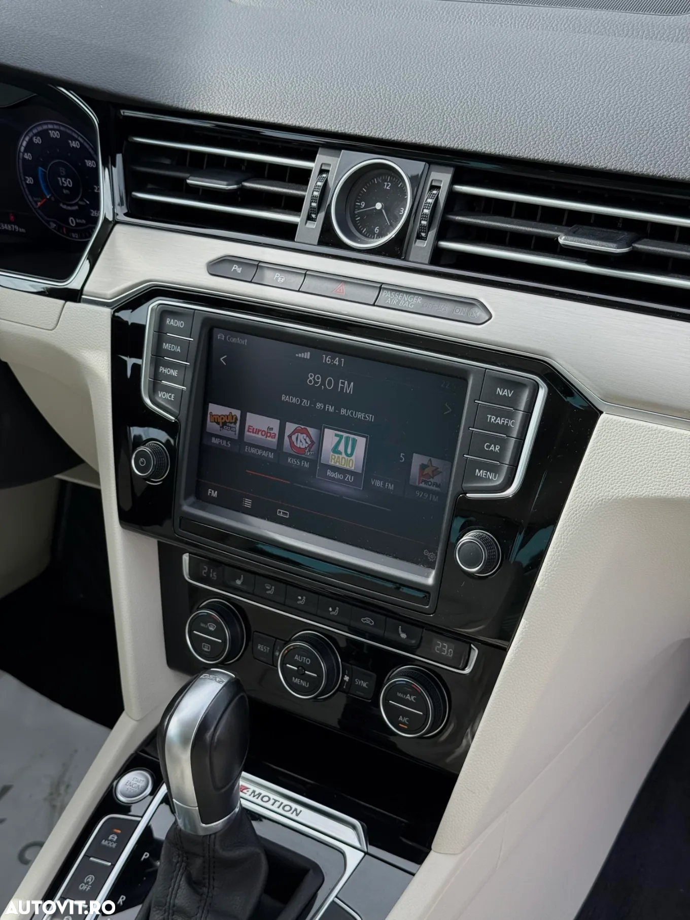 Volkswagen Passat Variant 2.0 TDI SCR 4Motion DSG Highline - 11