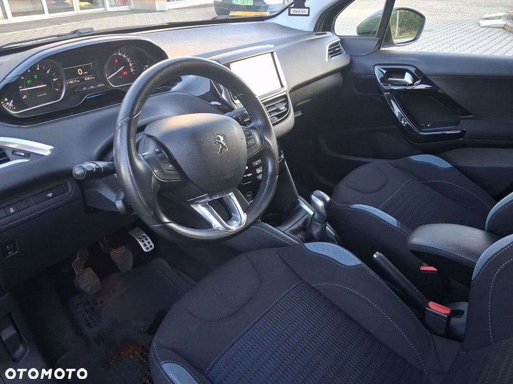 Peugeot 208 - 10