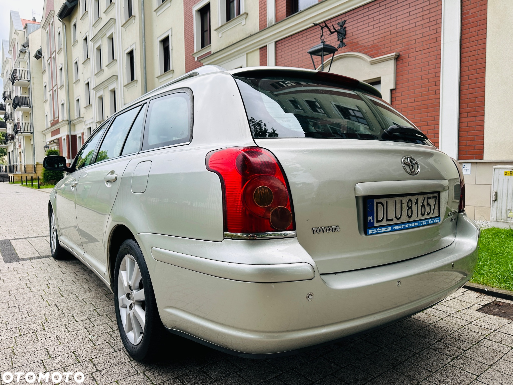 Toyota Avensis 2.0 D-4D High - 7