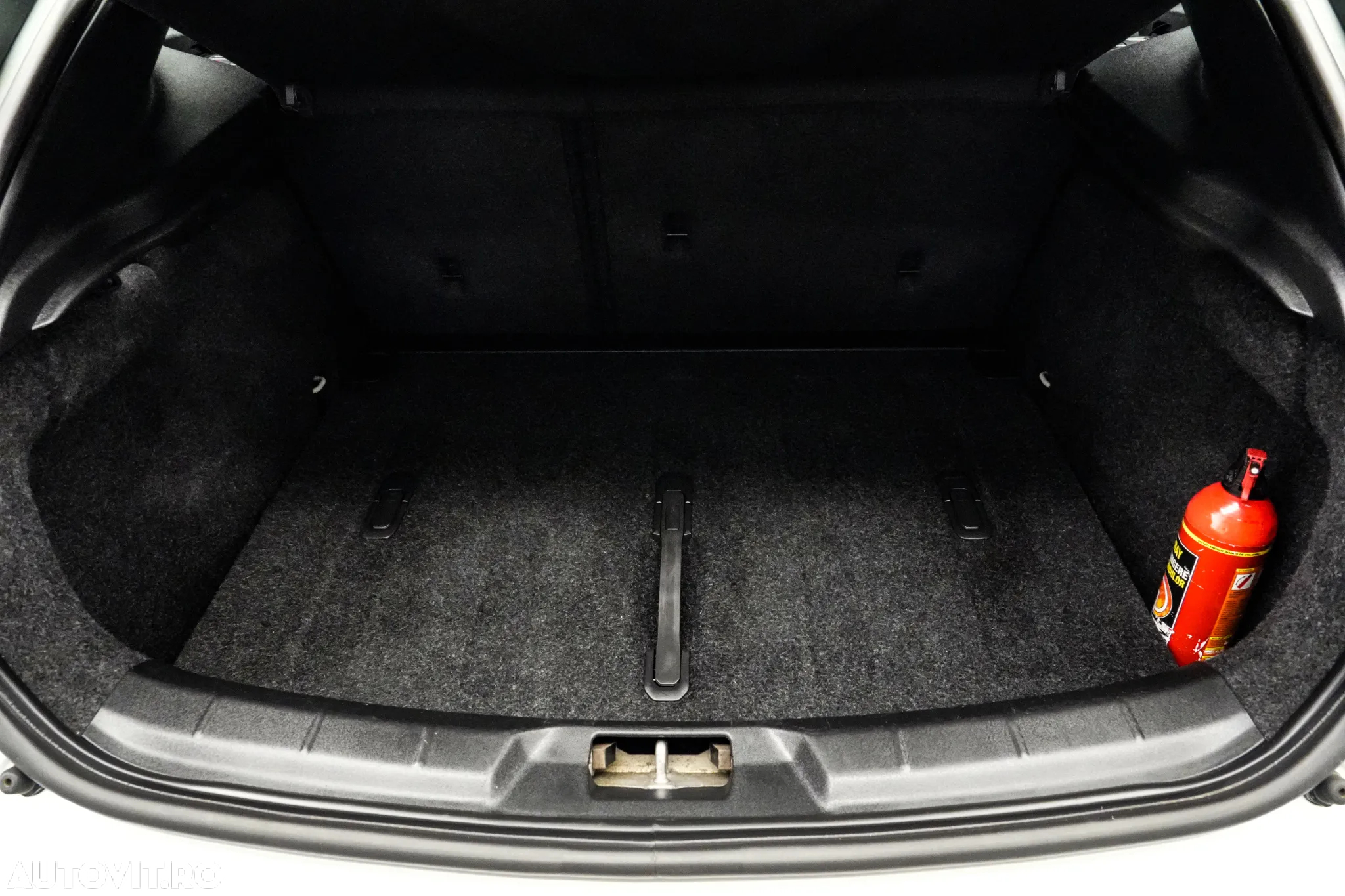 Volvo V40 D3 Aut. Momentum - 19
