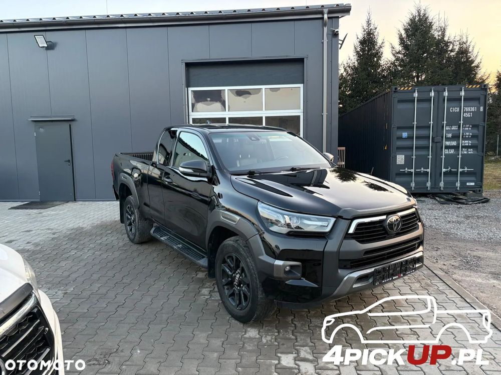 Toyota Hilux - 1