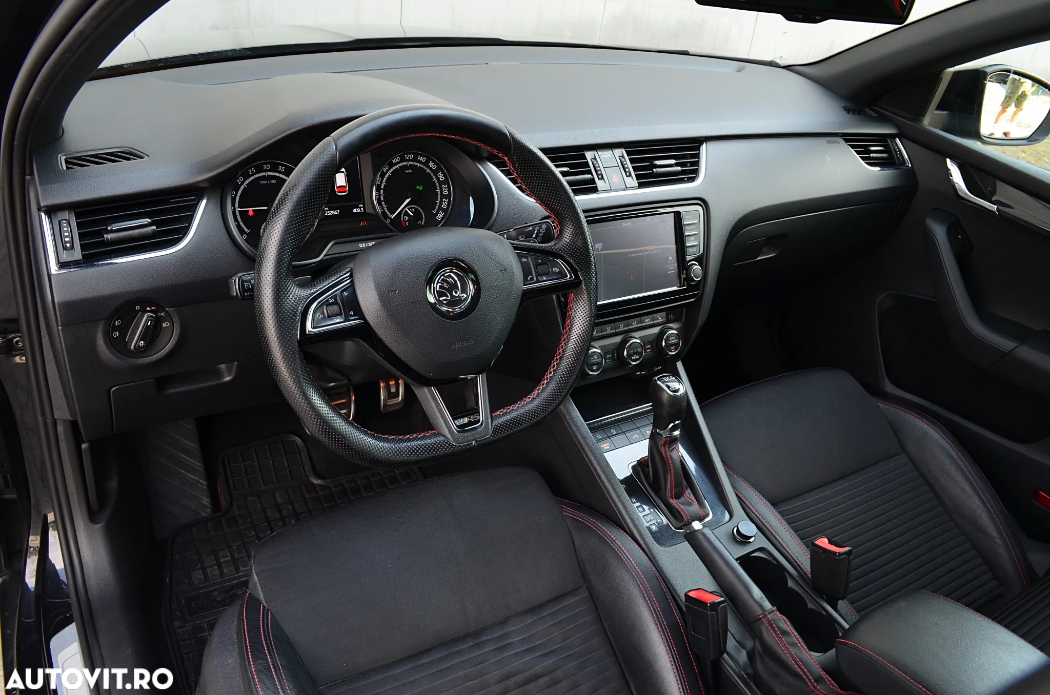 Skoda Octavia Combi 2.0 TDI DSG RS - 9