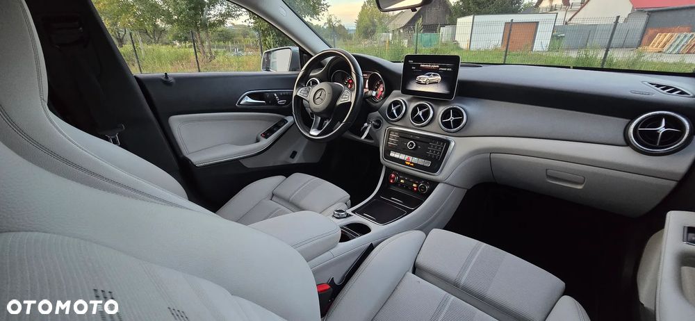 Mercedes-Benz CLA 220 4-Matic - 23