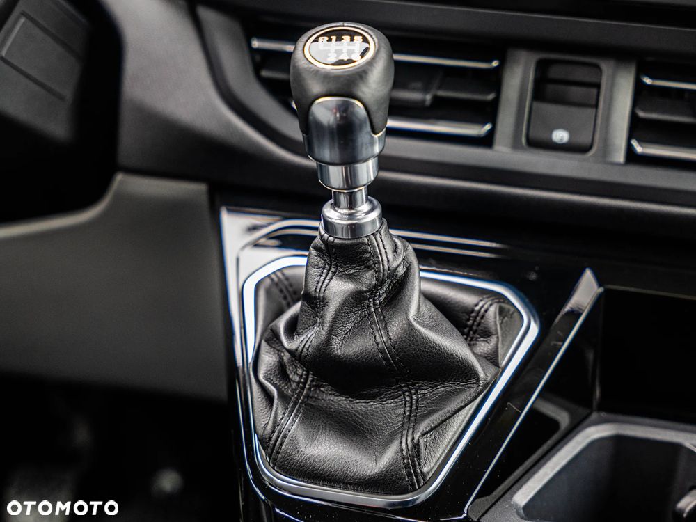 Ford Tourneo Custom - 34