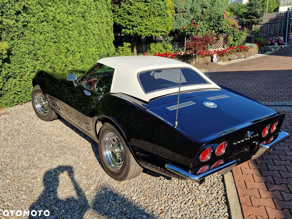 Chevrolet Corvette - 24