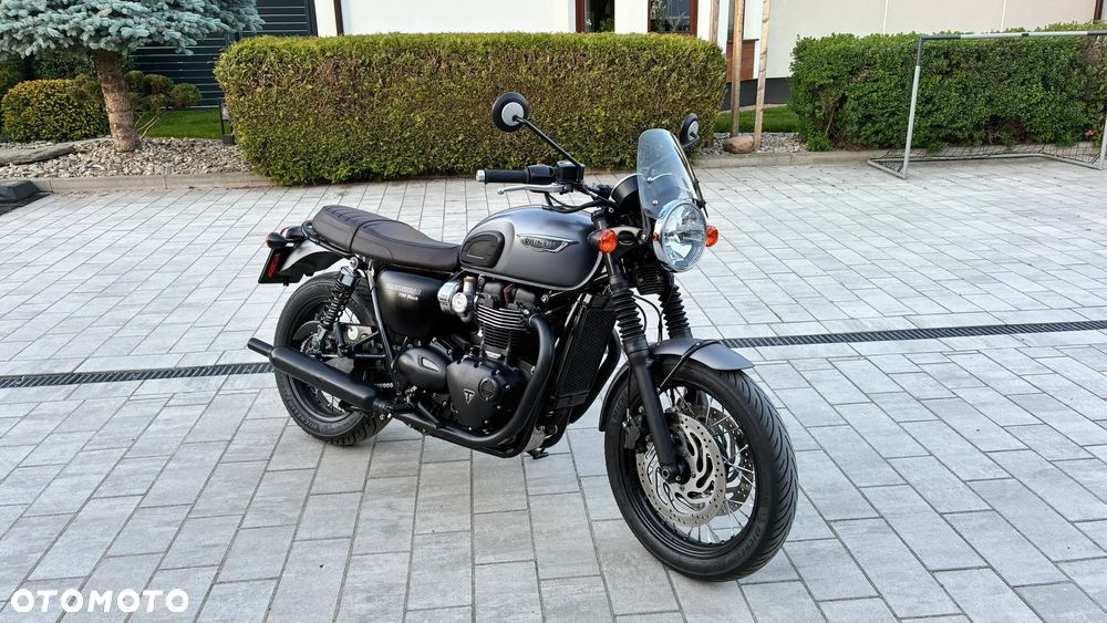 Triumph Bonneville - 2