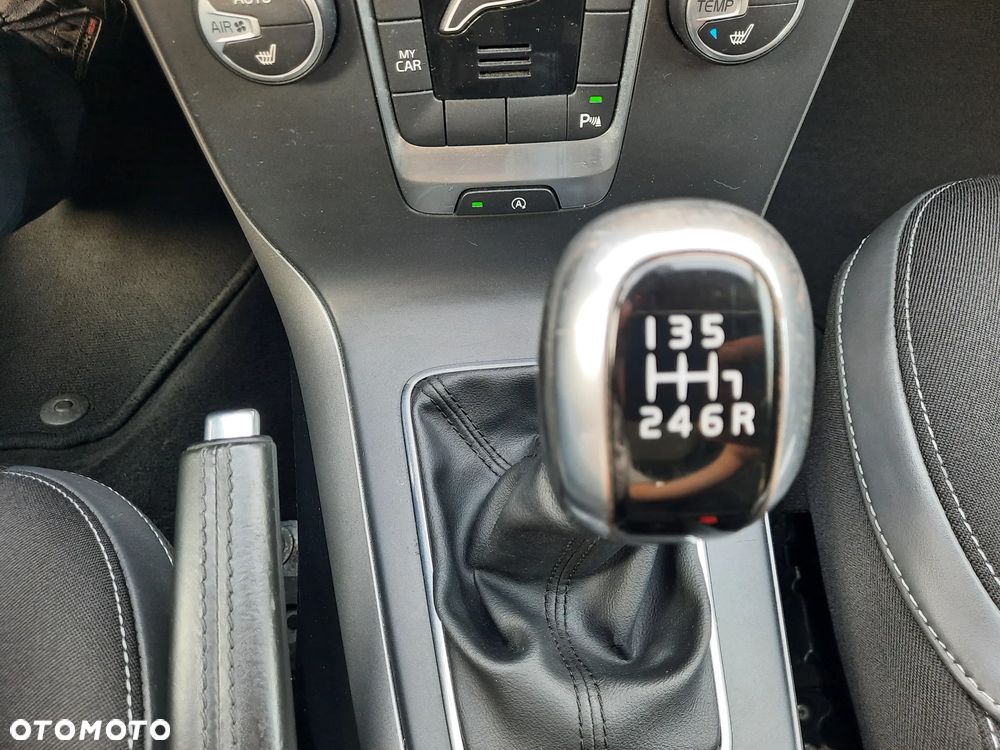 Volvo V40 D3 Momentum - 36