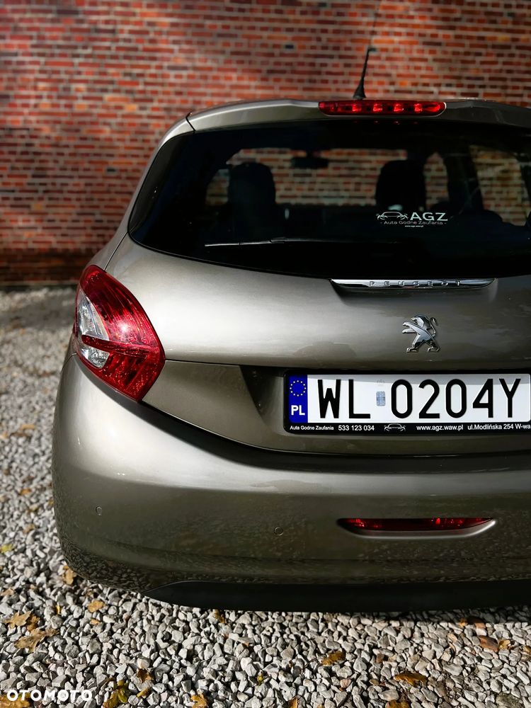 Peugeot 208 - 32