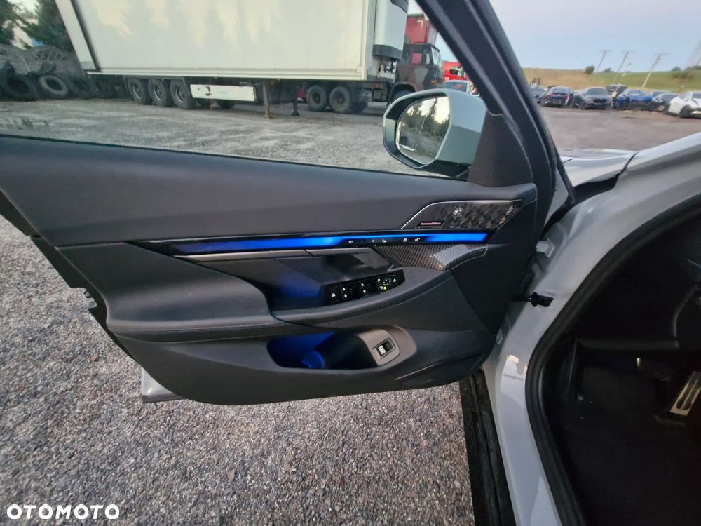 BMW Seria 5 530e xDrive - 33