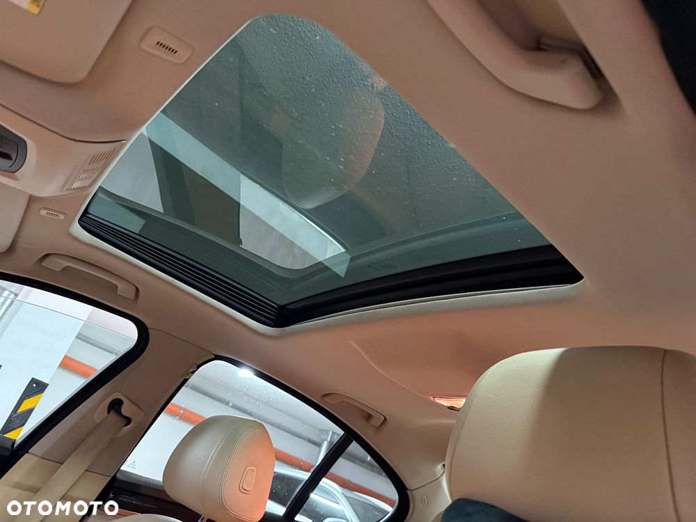 BMW Seria 5 528i xDrive - 15