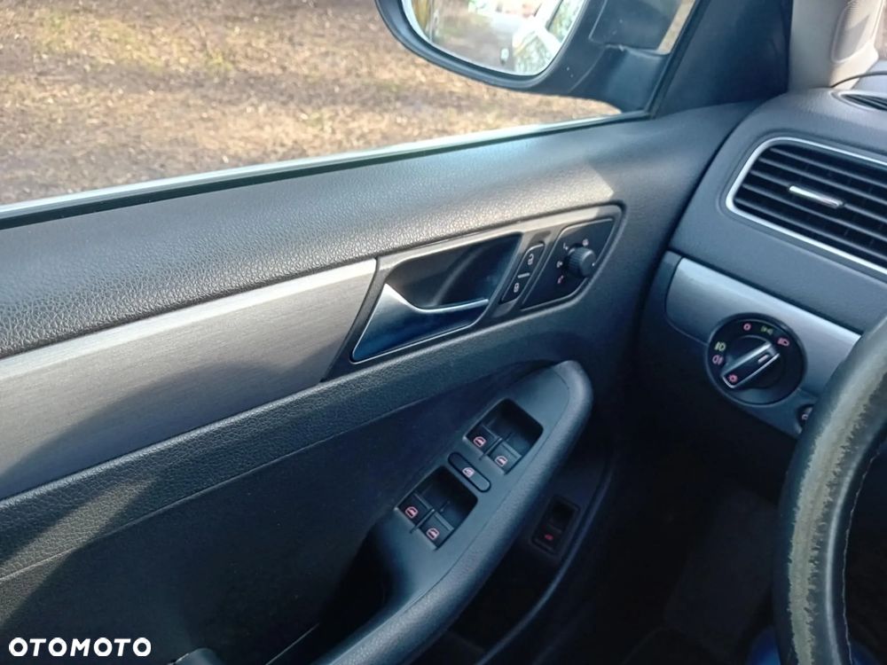 Volkswagen Jetta 1.6 TDI Highline - 6