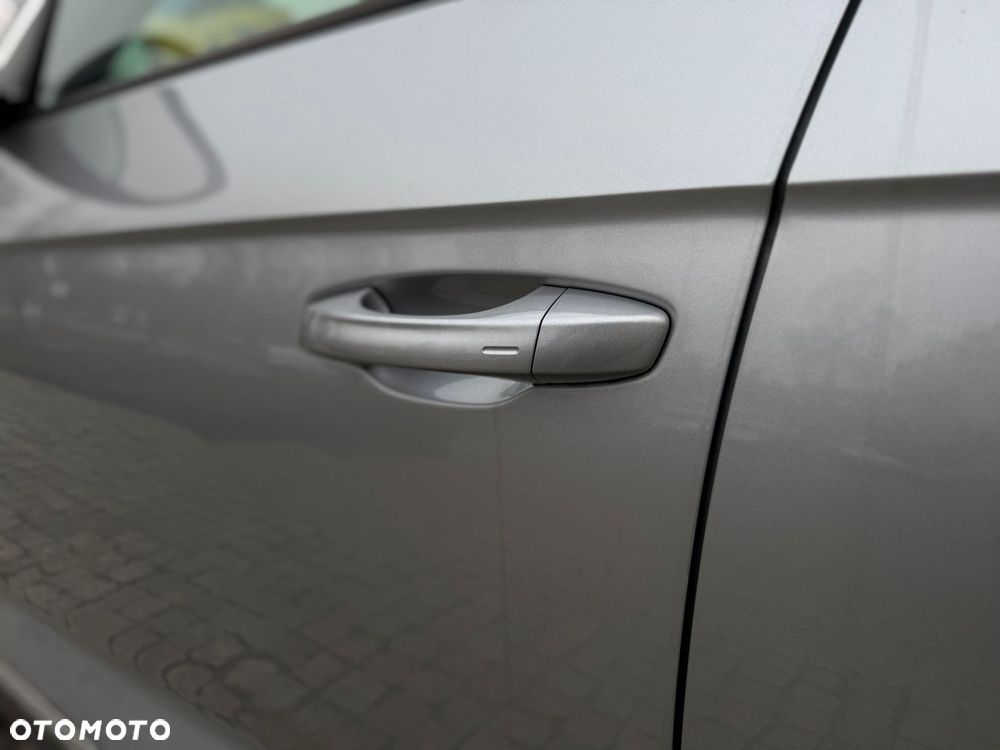 Volkswagen T-Roc 1.5 TSI Style DSG - 5