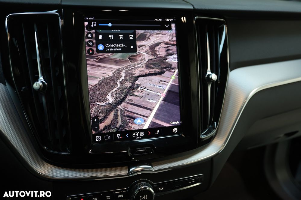 Volvo XC 60 B4 MHEV AWD R-Design - 23