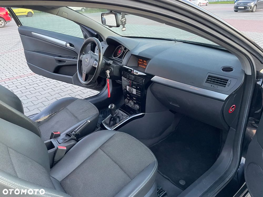 Opel Astra GTC 1.8 - 9