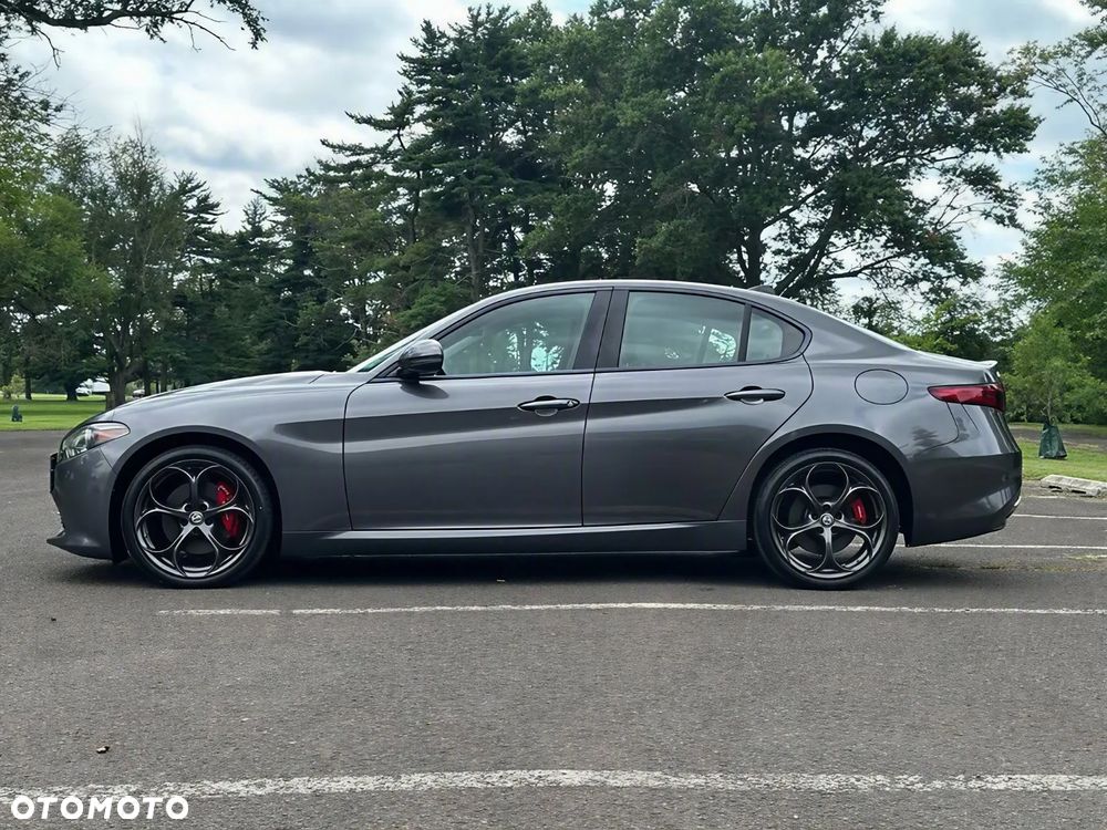 Alfa Romeo Giulia - 5