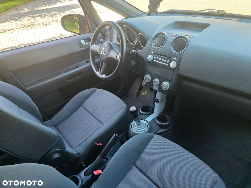 Mitsubishi Colt 1.1 Invite Edition Gold - 3