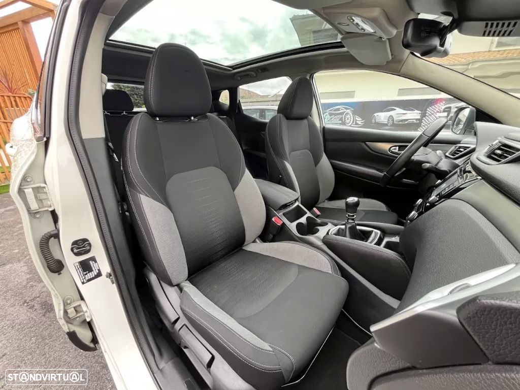 Nissan Qashqai 1.5 dCi N-Connecta 18 - 28
