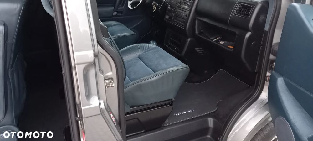 Volkswagen Caravelle Standard - 33