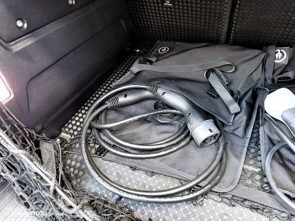 Land Rover Defender 2.0 P400e 110 AWD X-Dynamic HSE - 35