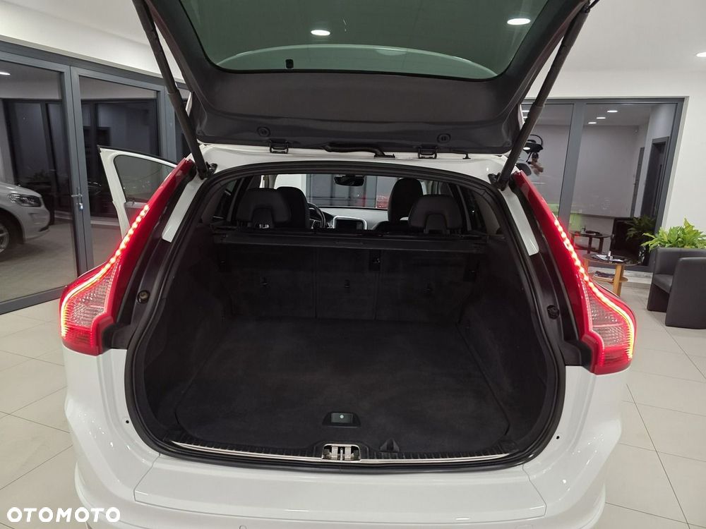 Volvo XC 60 D4 Momentum Pro - 18