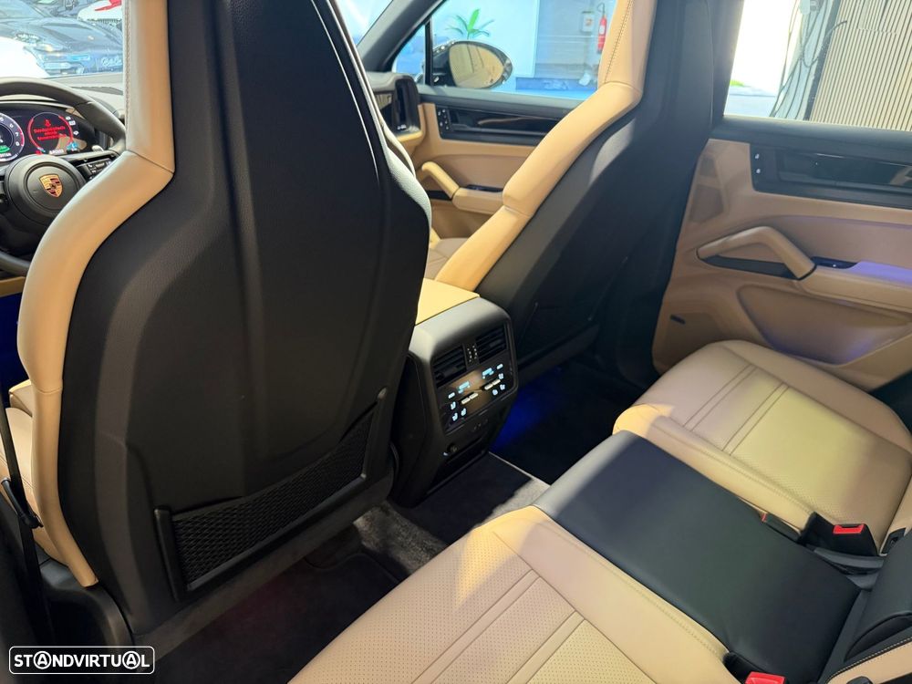 Porsche Cayenne S E-Hybrid Black Edition - 35