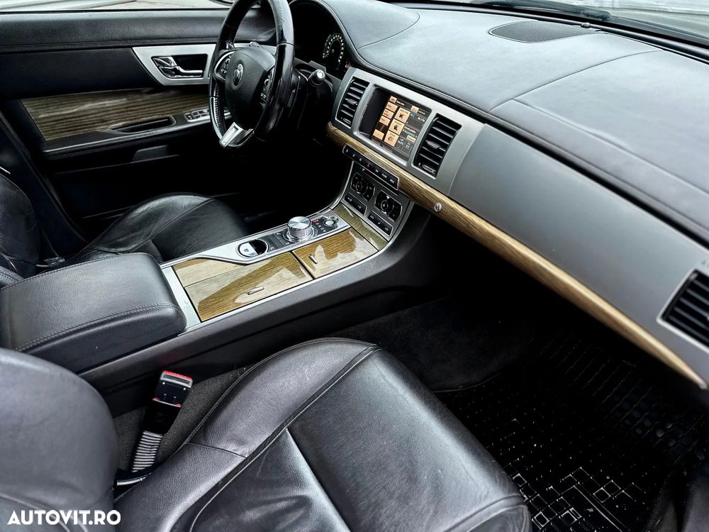 Jaguar XF 2.2D Luxury - 7