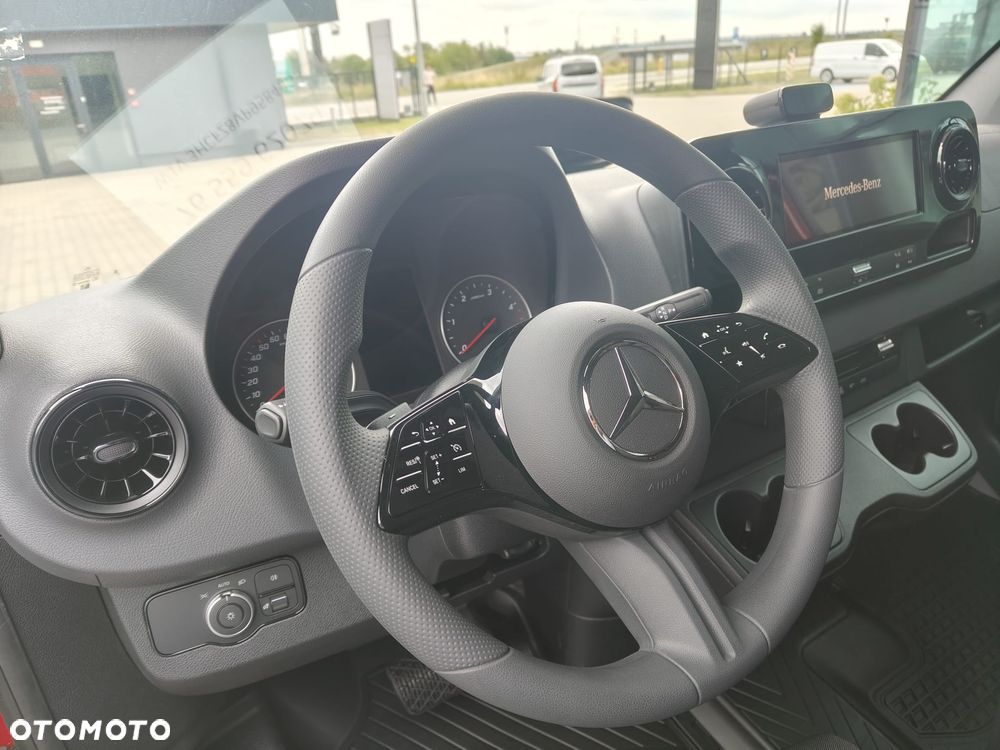 Mercedes-Benz Sprinter - 10