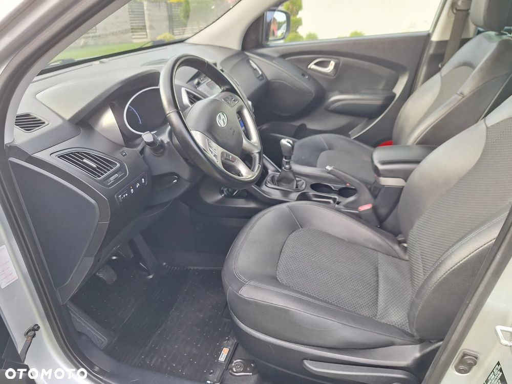 Hyundai ix35 1.7 CRDi 2WD blue Finale Silver - 22