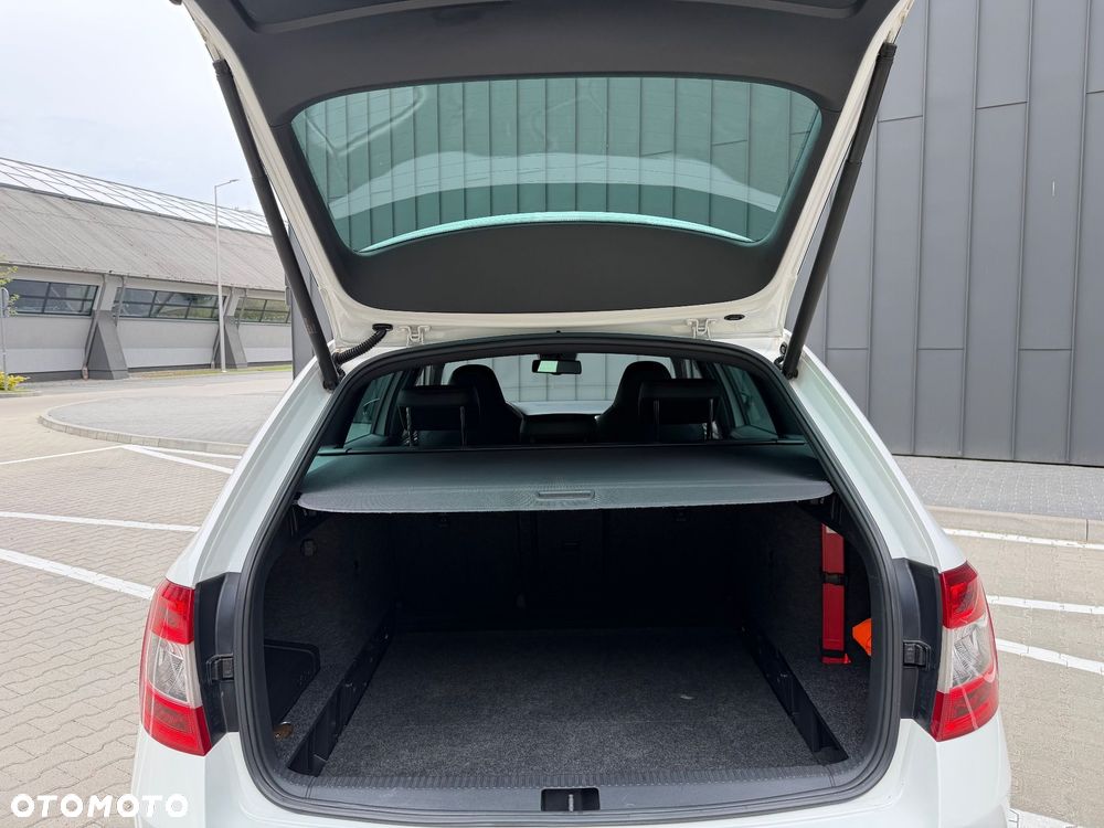 Skoda Octavia 2.0 TDI DSG RS - 23