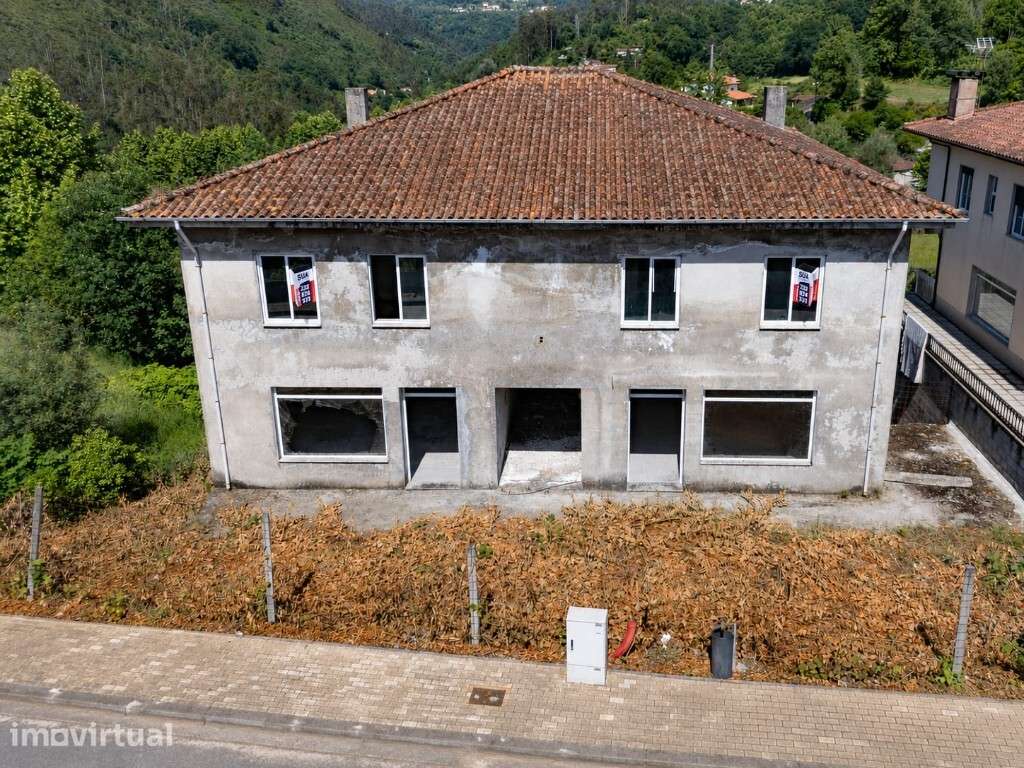 Terreno c/ Moradia em  Estrutura - Terras de Bouro - Grande imagem: 2/27